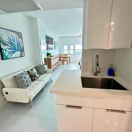Seastays-Beachfront Apartments Miami Beach Exterior photo