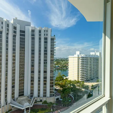 Seastays-Beachfront Apartments Miami Beach Exterior photo