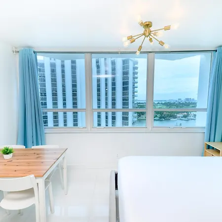 Seastays-Beachfront Apartments Miami Beach Exterior photo
